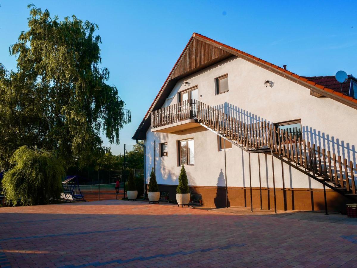 Tenisz Vendeghaz Ordacsehi Bagian luar foto