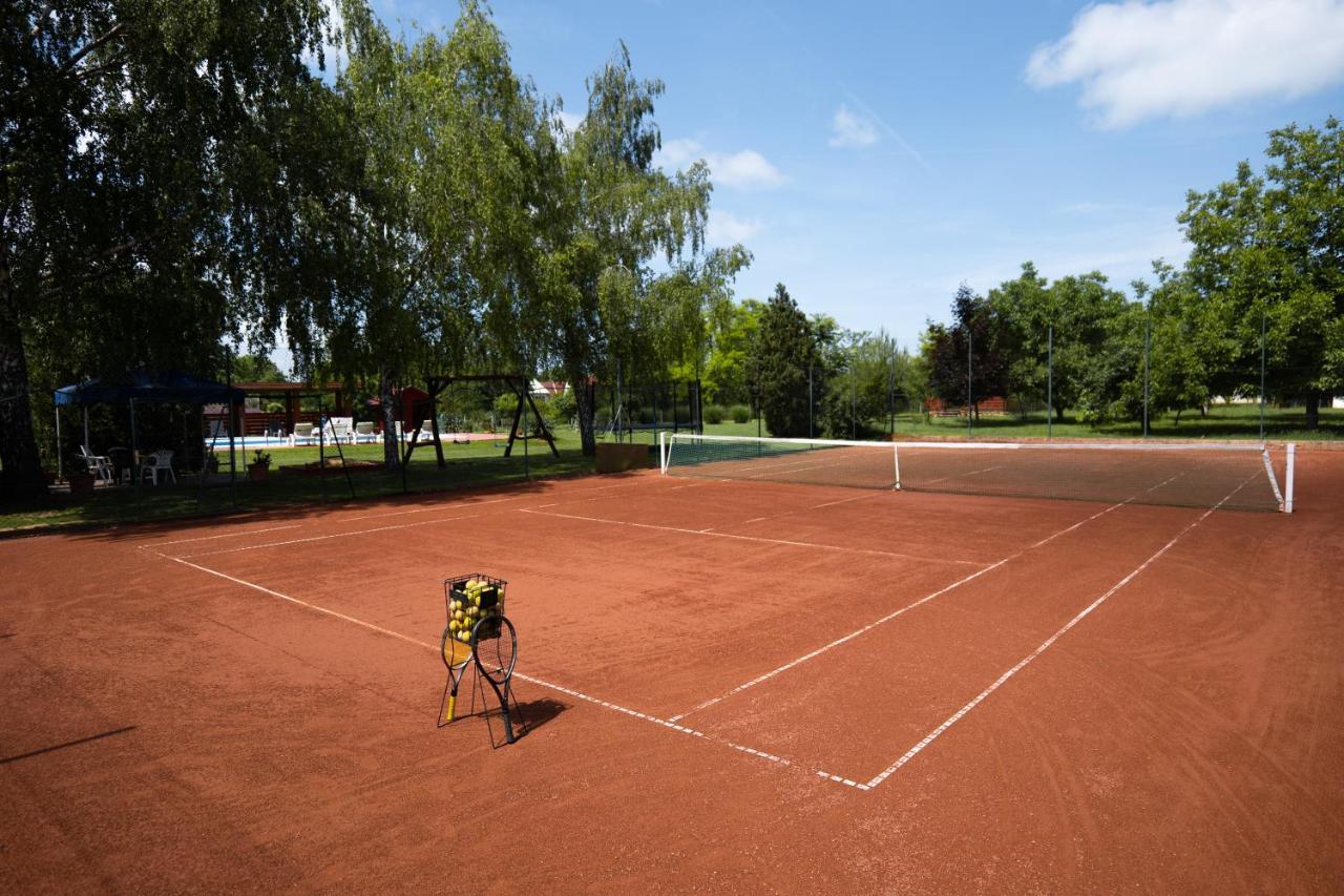 Tenisz Vendeghaz Ordacsehi Bagian luar foto